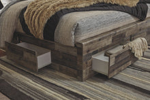 Derekson - Panel Bed