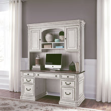 Magnolia Manor - Credenza