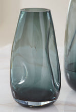 Beamund - Vase - 9"
